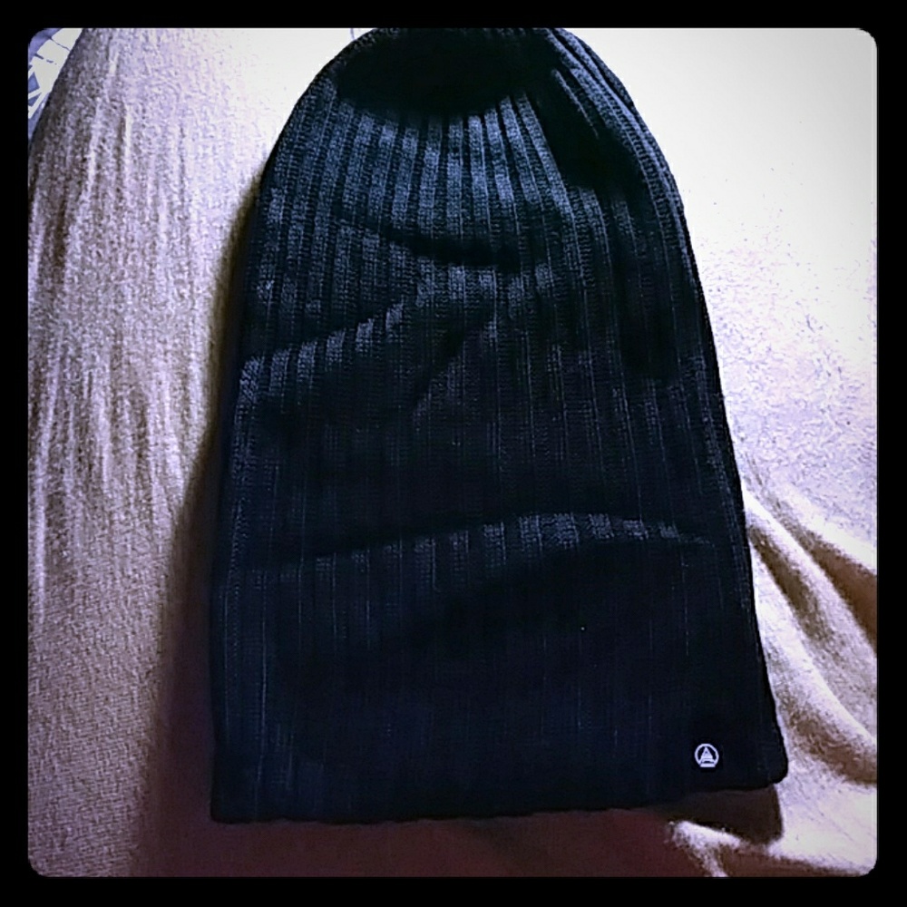NWT AE REVERSIBLE SLOUCHY BEANIE